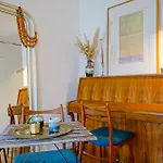 Beautiful Apartment With View On The Faubourg
